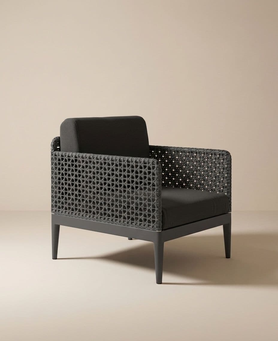 LOUNGE CHAIR