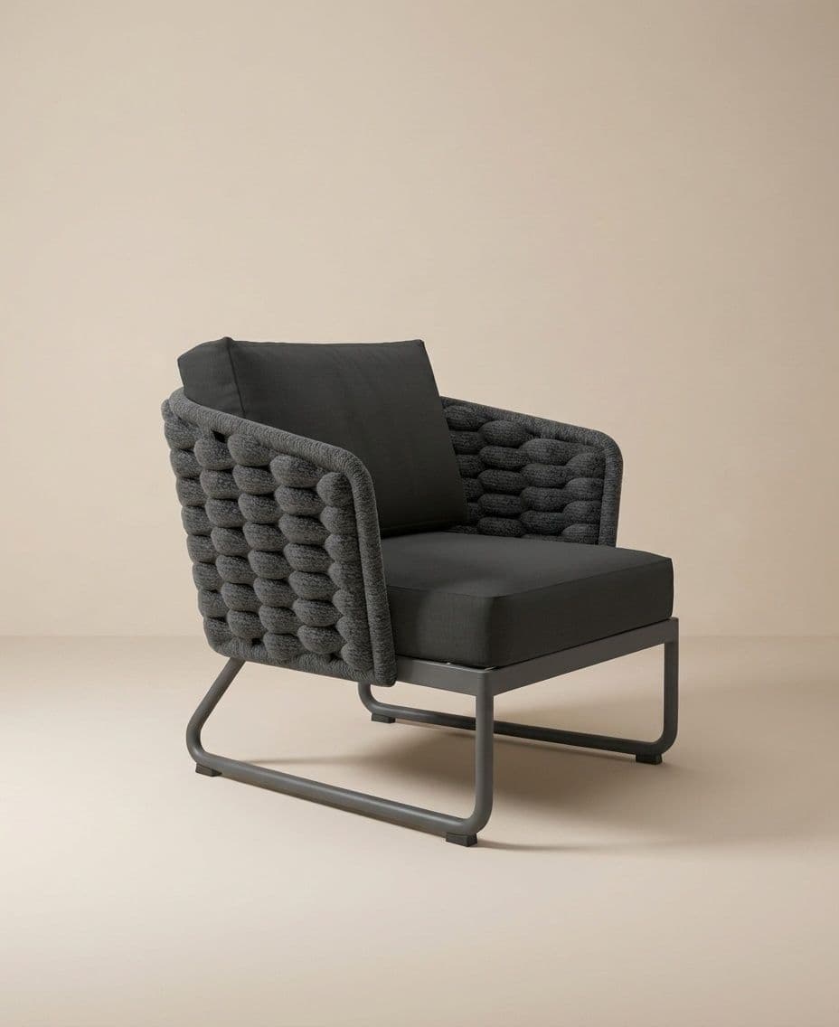 LOUNGE CHAIR