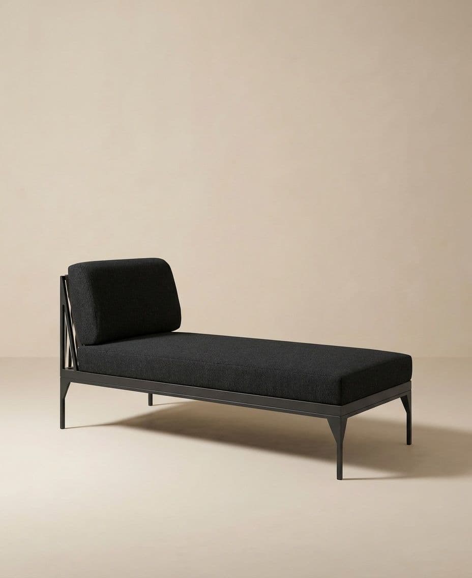 CHAISE LOUNGE