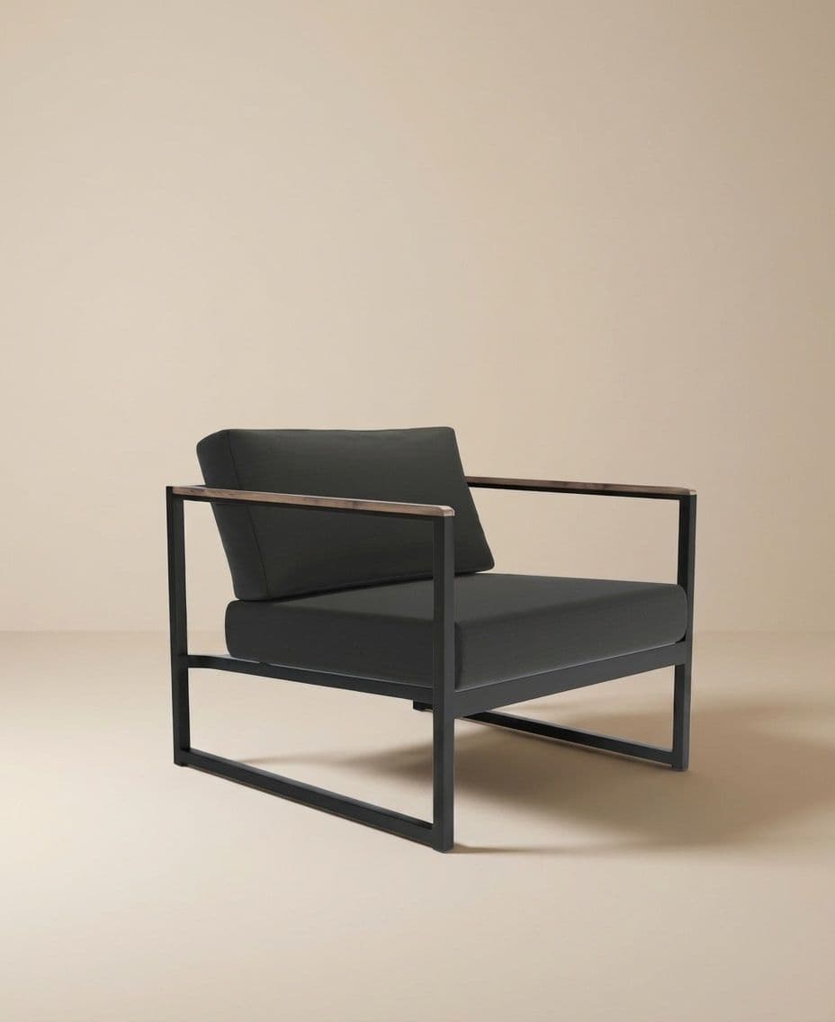 LOUNGE CHAIR
