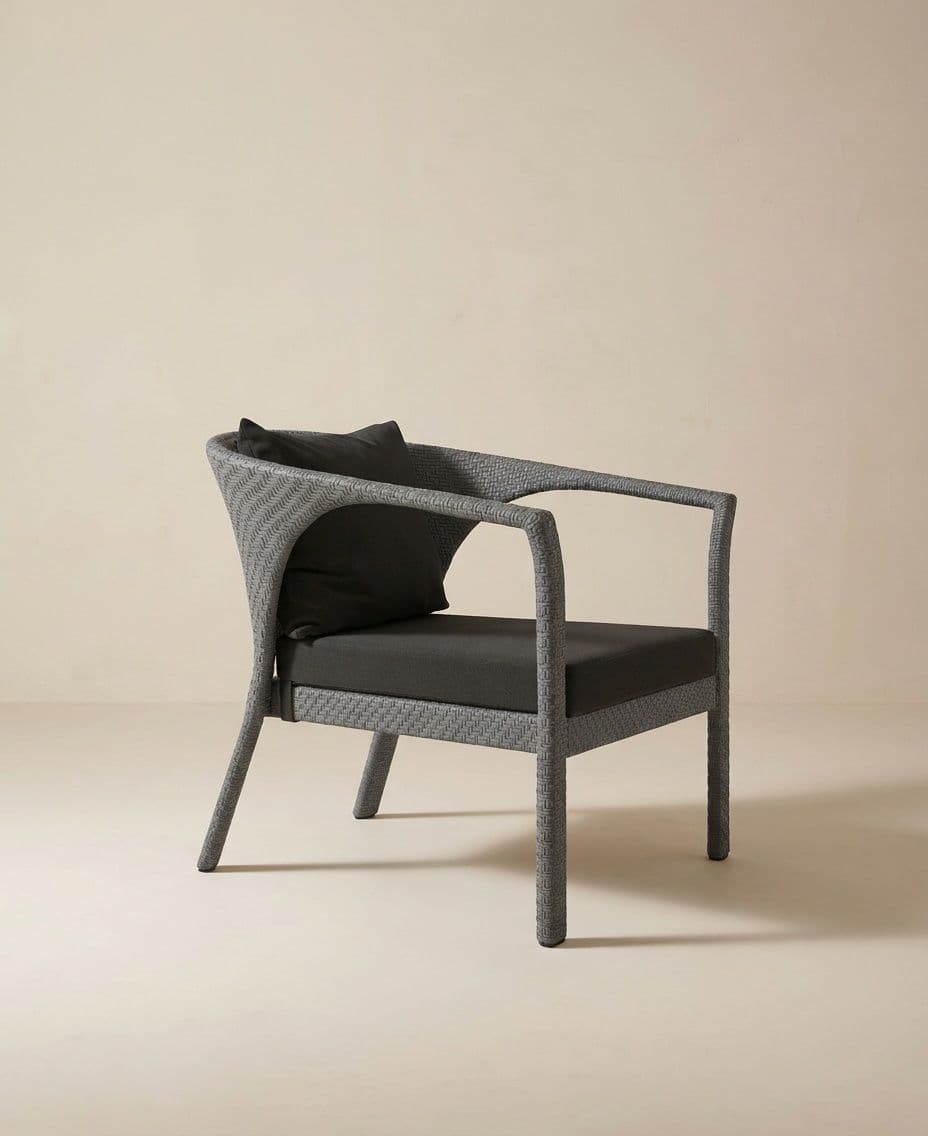 LOUNGE CHAIR