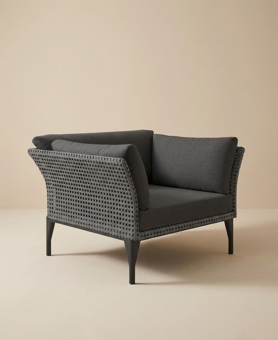 LOUNGE CHAIR