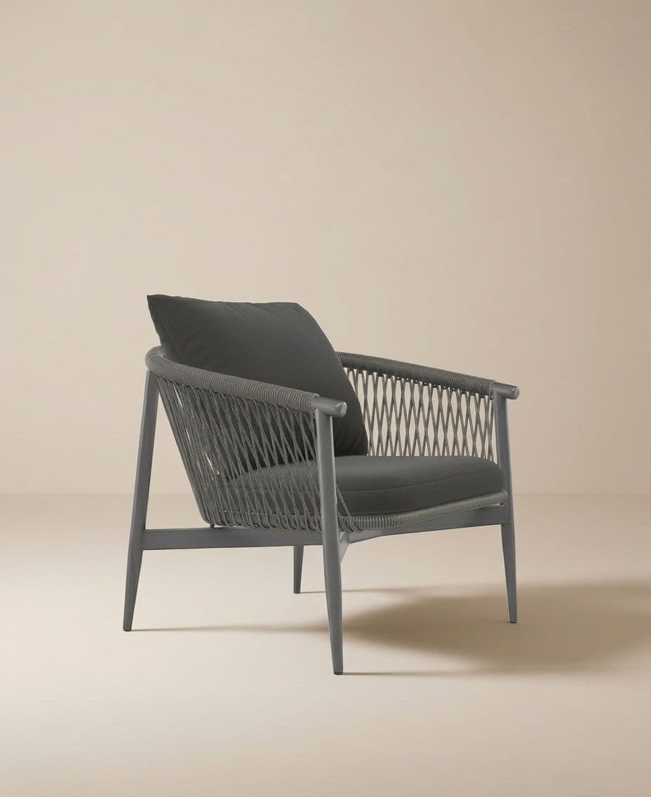 LOUNGE CHAIR