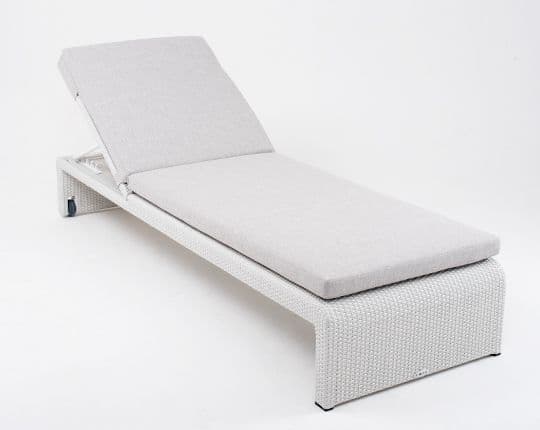 SIMPLICITY Collection in setting