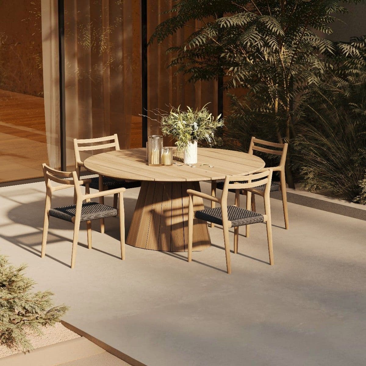 Florence armchairs and Levanto dining table