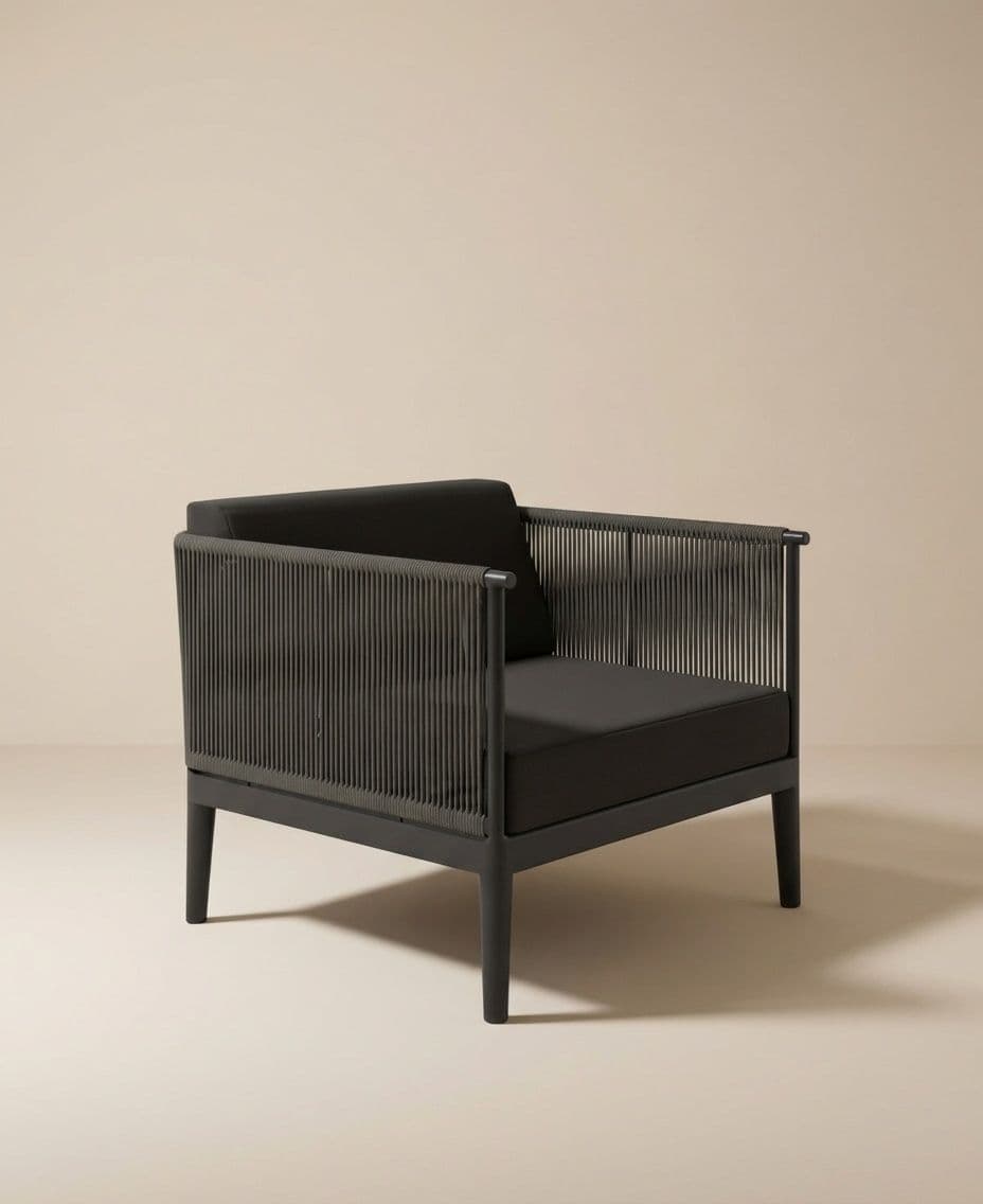 LOUNGE CHAIR