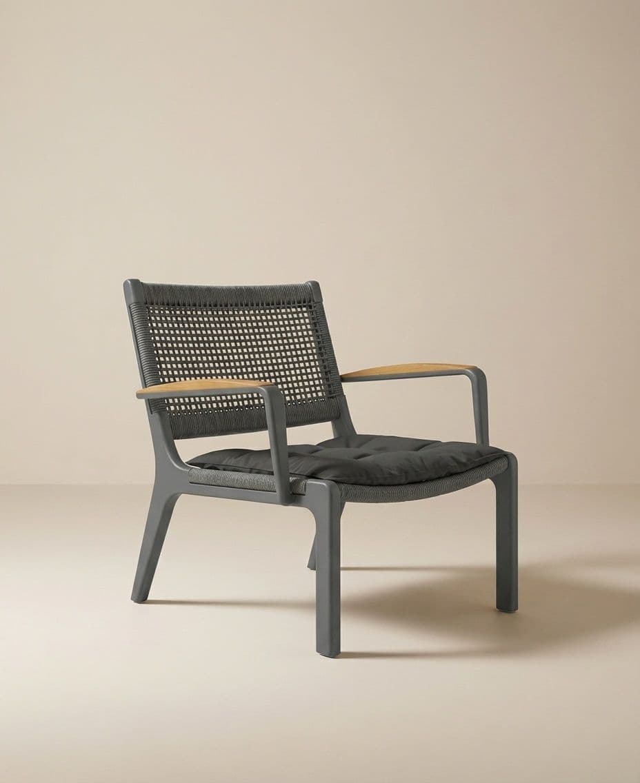 LOUNGE CHAIR WITH ARMREST
