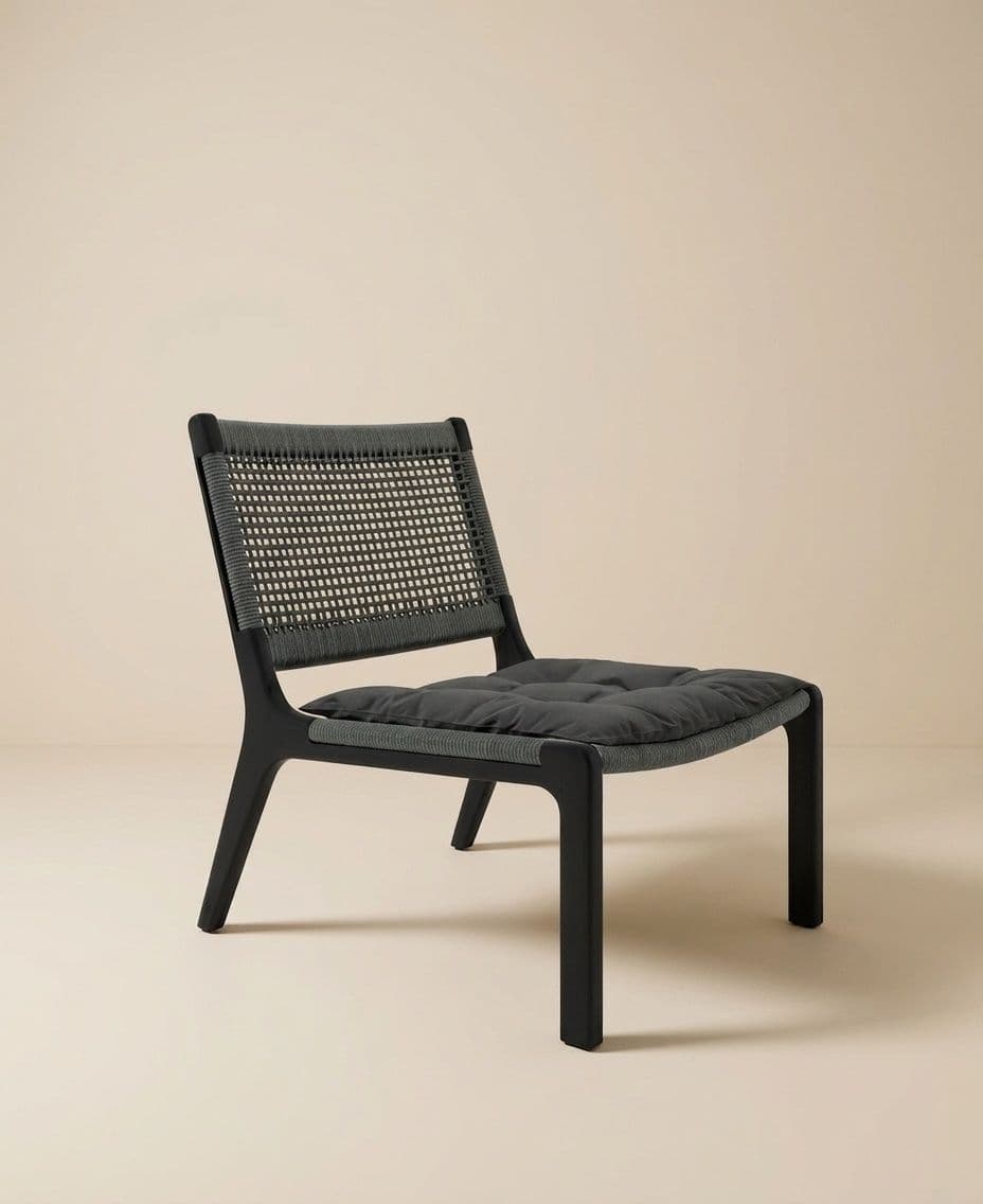 LOUNGE CHAIR