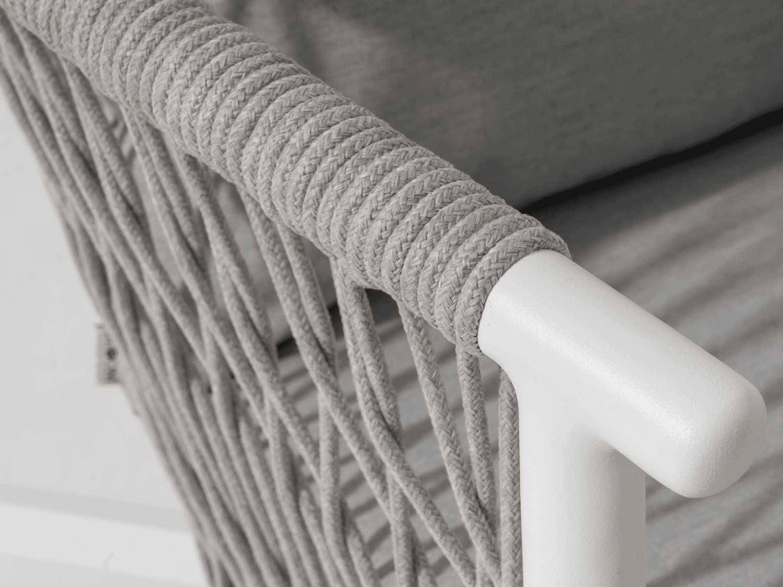 3-SEATER DINING BENCH – detail view